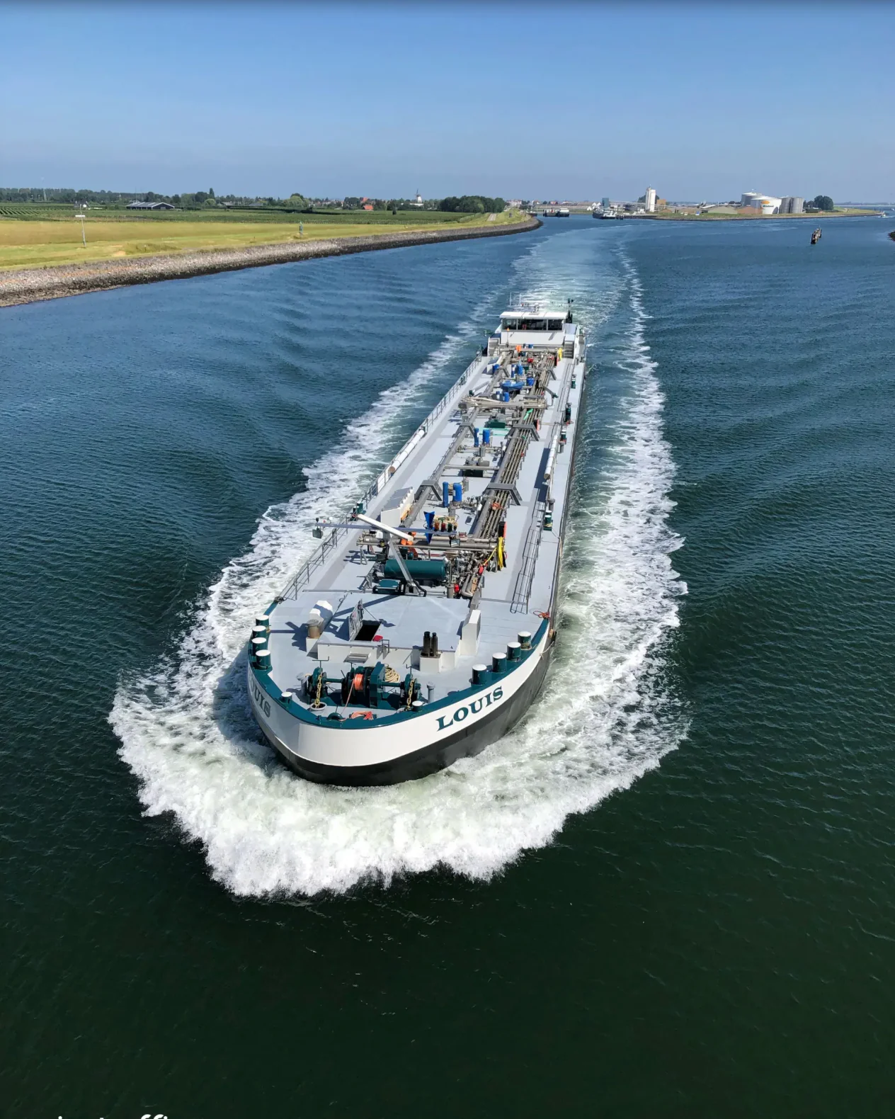 Bateau fluvial LOUIS en navigation